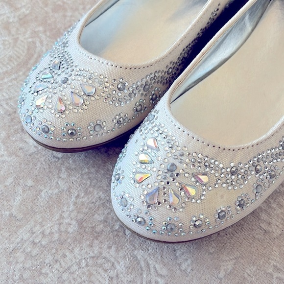 Never Worn Candie’s Girl Bejeweled Rounded Toe Formal Slip On Flats Beaded Gems - Picture 7 of 14